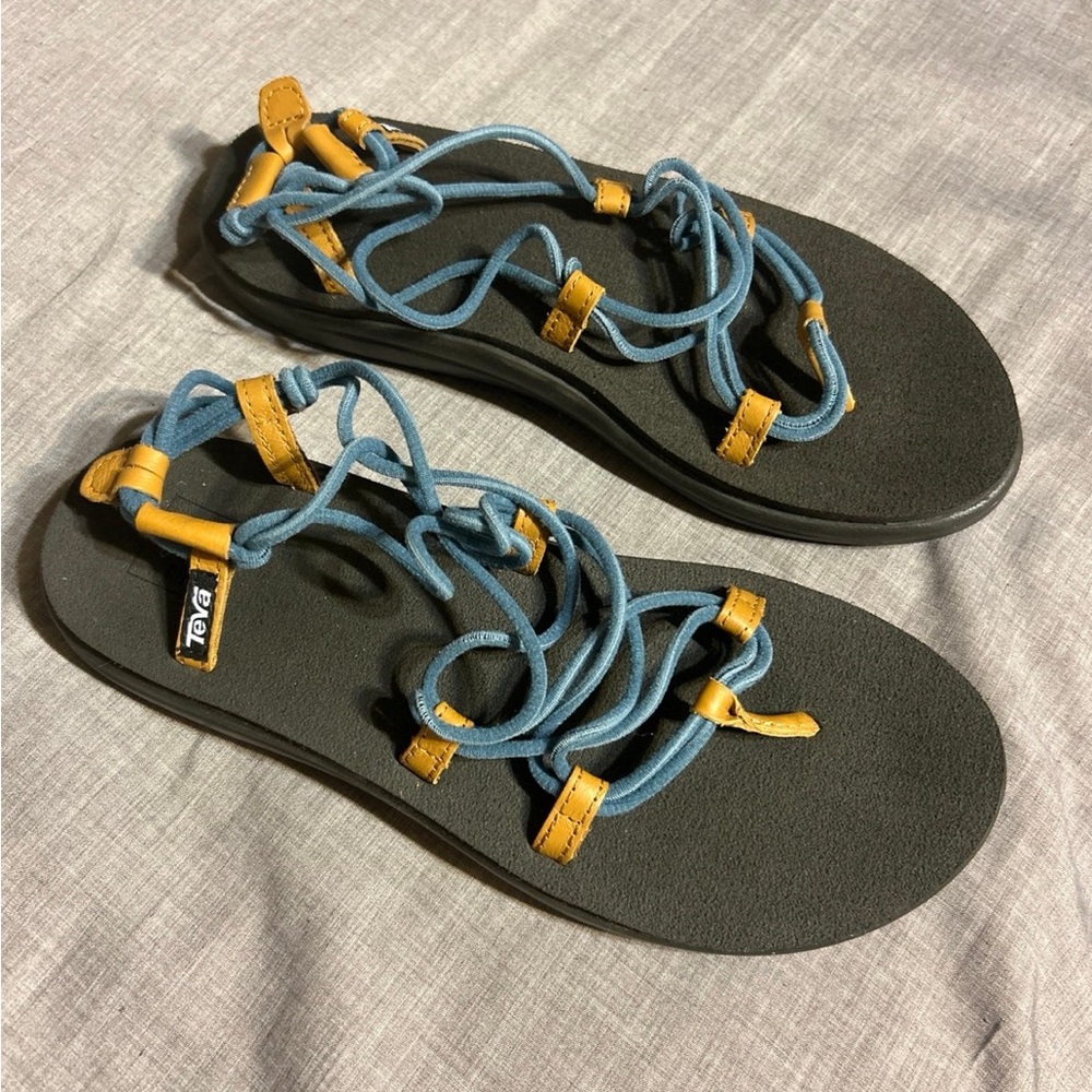 Teva Bungee Sandals Size 9